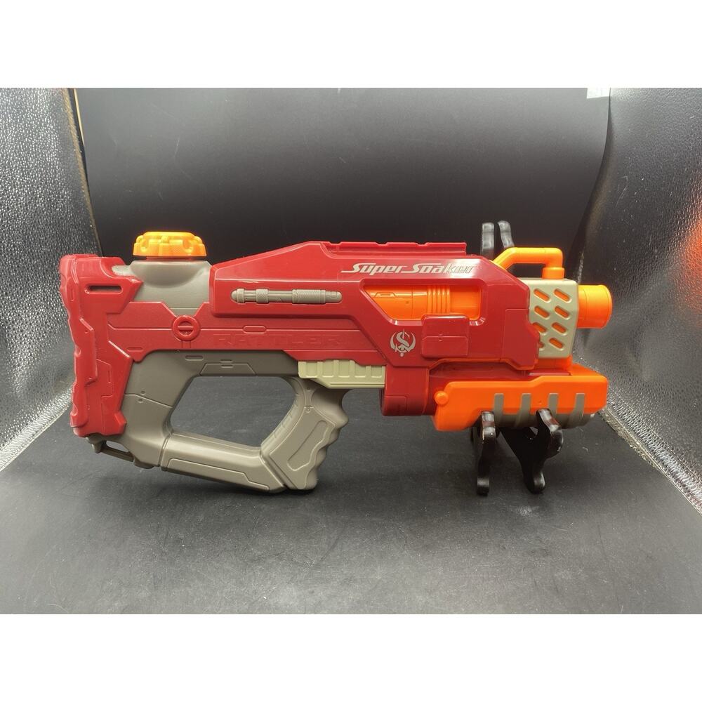 2009 Super Soaker Rattler Hasbro Red Water Gun PUMP Action